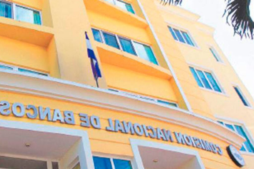 José Luis Moncada aseveró que no existen irregularidades en los tramites bancarios de Ana García de Hernández