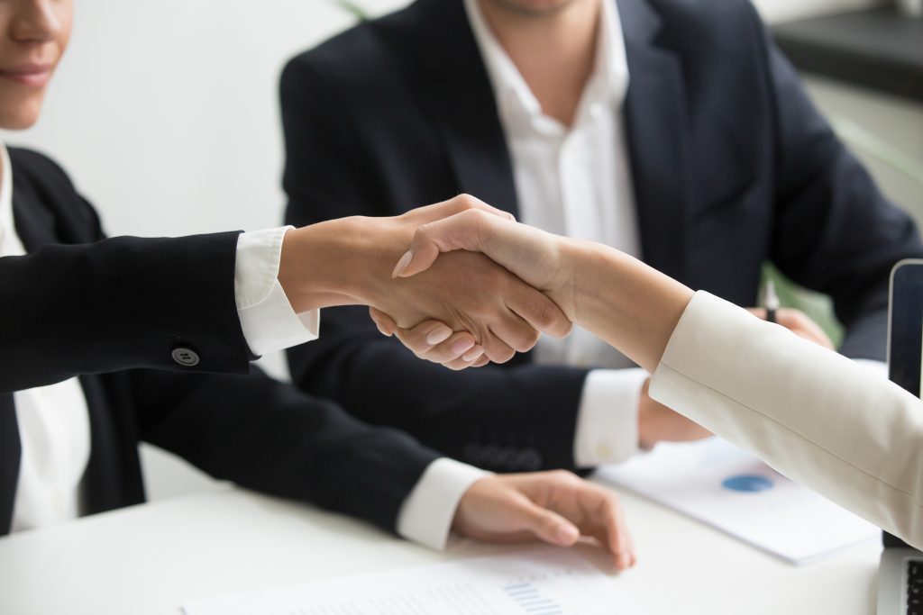 ¿Qué tareas realizan las empresas de outsourcing de recursos humanos en Panamá?