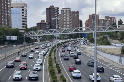Decenas de coches, en la M30 de Madrid, en mayo pasado.